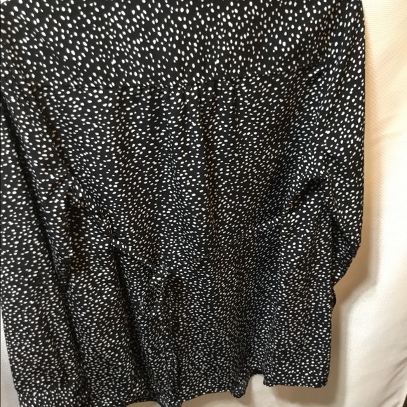 Size medium Isabel Maternity Top with Ties that tie in back - Picture 3 of 4